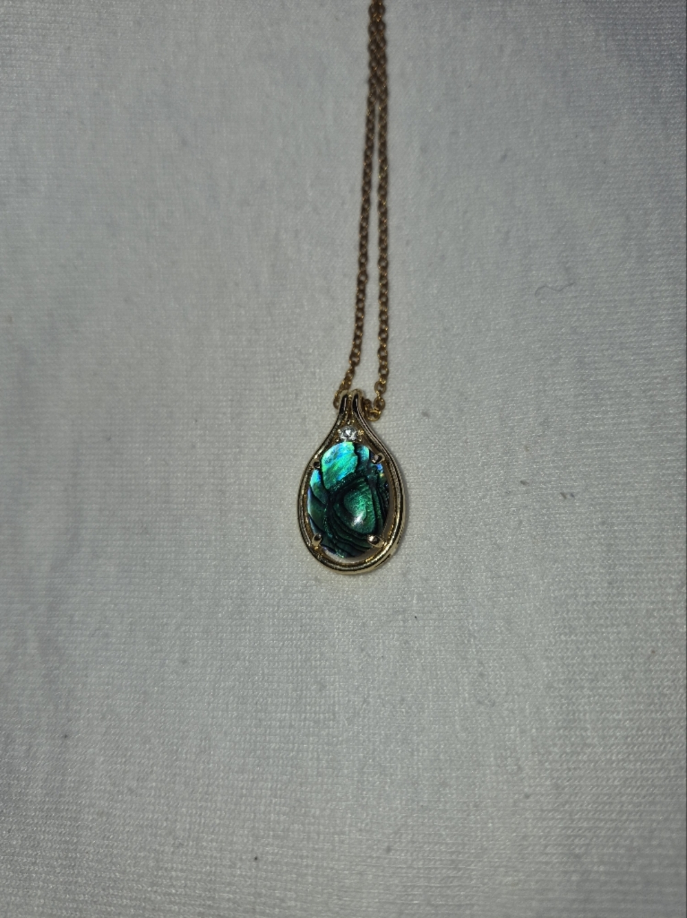 Gold Tone Teardrop Abalone Shell Pendant Necklace Green Blue Iridescent 19”